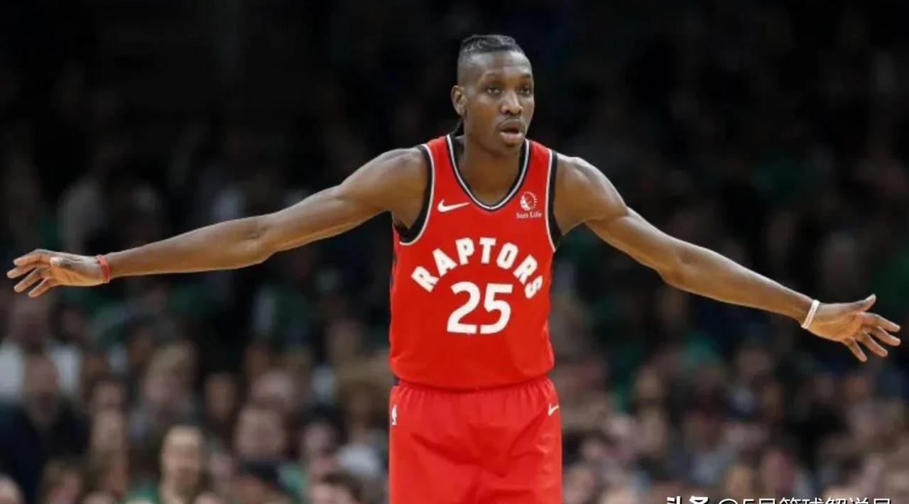 猛龙前锋持球找机会投篮,助球队逆袭成功 猛龙前锋持球找机会投篮,助球队逆袭成功