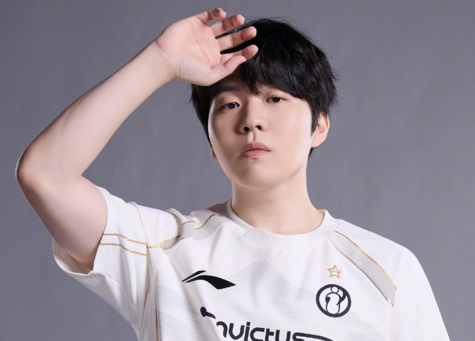 IG绝杀T1，Uzi成为全场焦点小组赛2:1（北京）