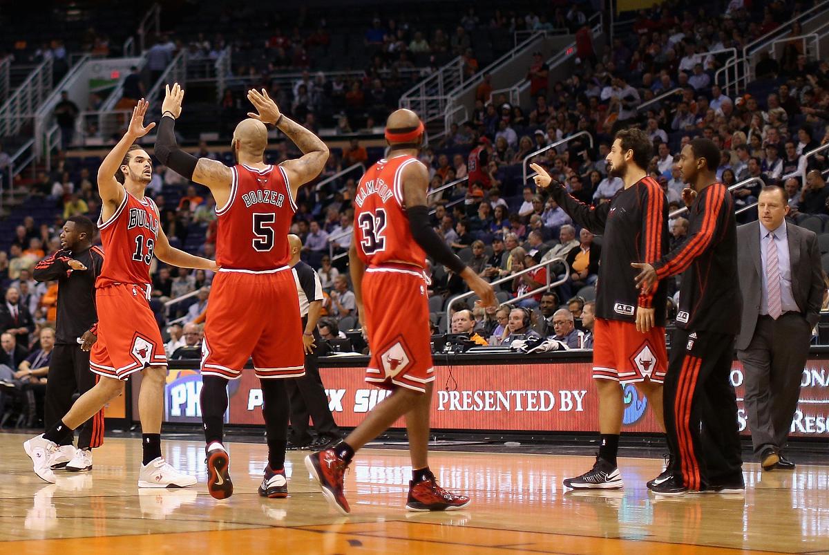 篮网队在关键时刻领先击败对手，晋级总决赛