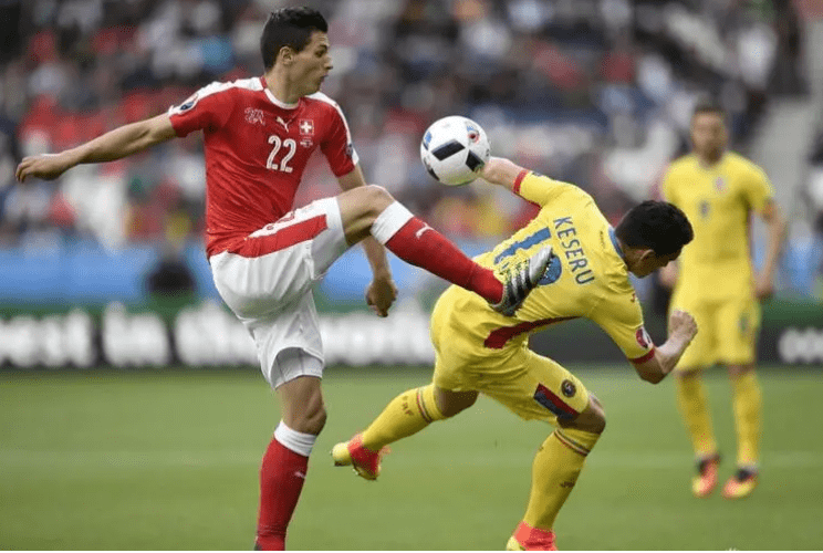 关于欧预赛半决赛对决定胜负，球员实力展现技艺的信息