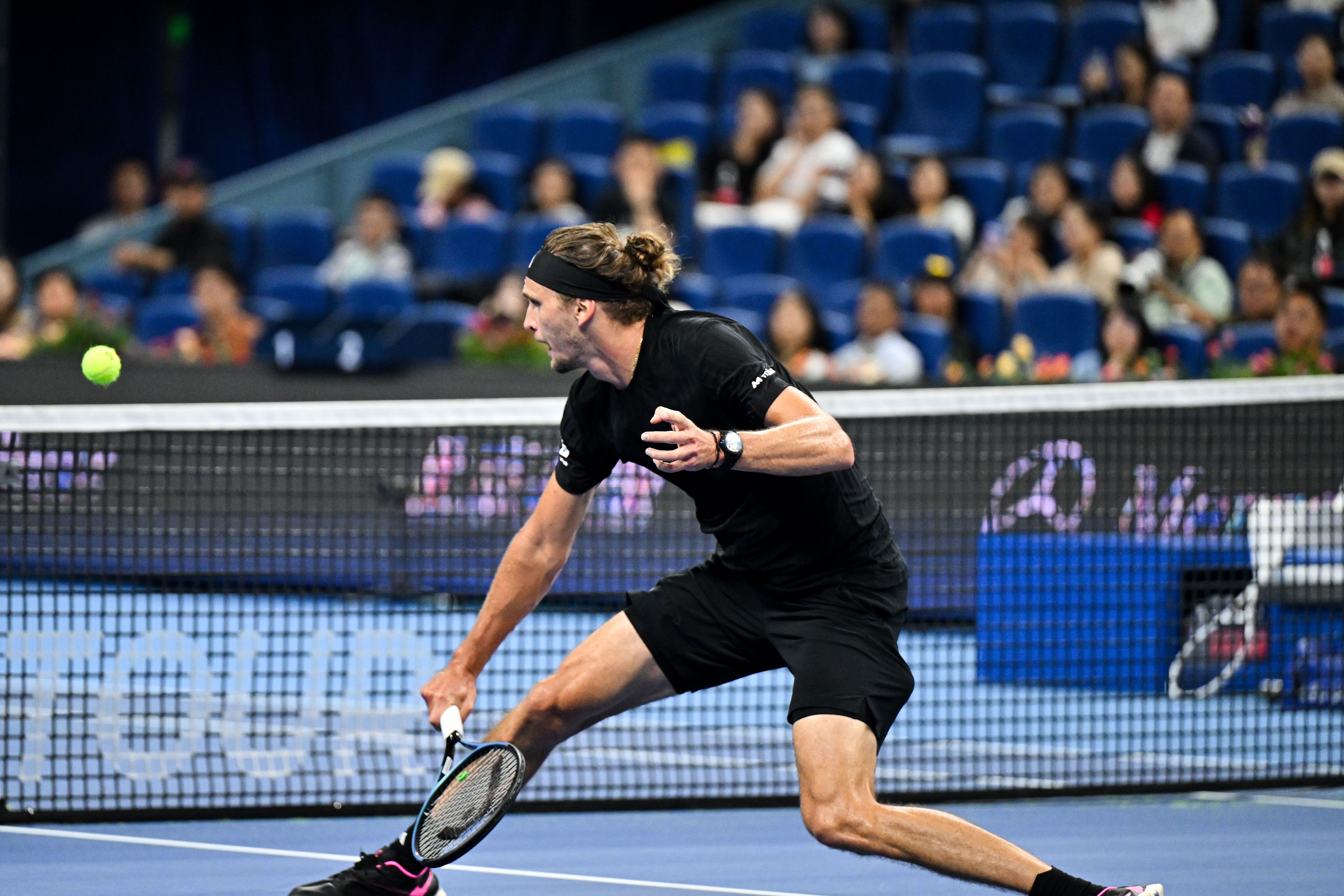 西班牙网球队翻盘欧洲网球队,梅德韦杰夫统治全场的简单介绍 西班牙网球队翻盘欧洲网球队,梅德韦杰夫统治全场的简单介绍