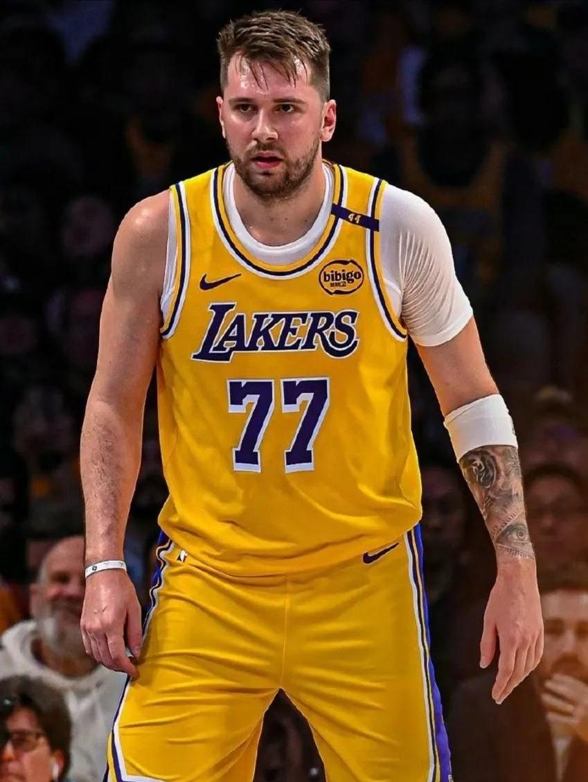 爵士爆冷美国男篮，莫里斯高光表现的简单介绍