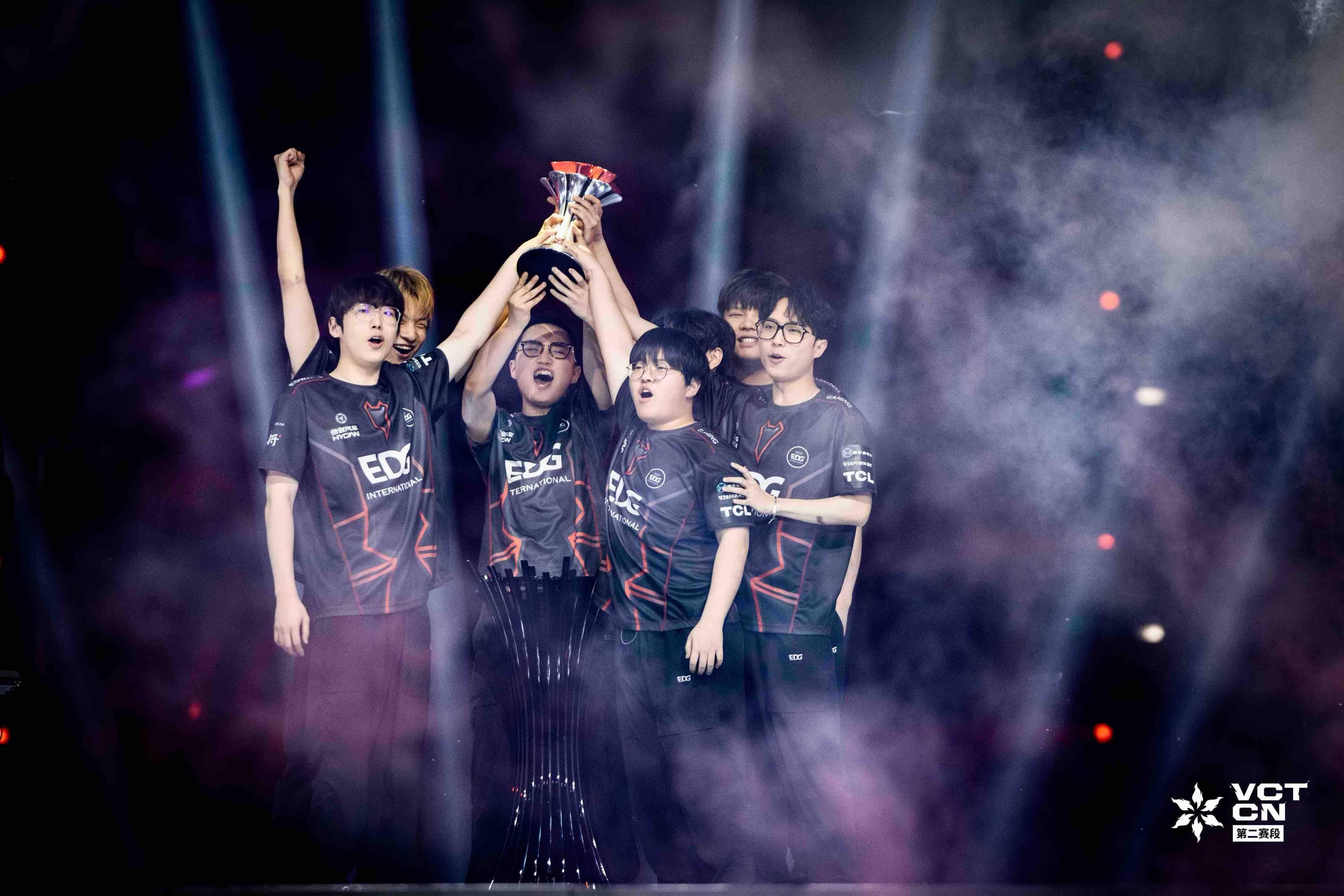 关于FPX碾压IG,Deft统治全场的信息 关于FPX碾压IG,Deft统治全场的信息