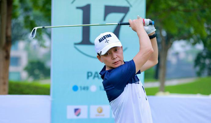 高尔夫明星选手受伤退赛,引发热议 高尔夫明星选手受伤退赛,引发热议