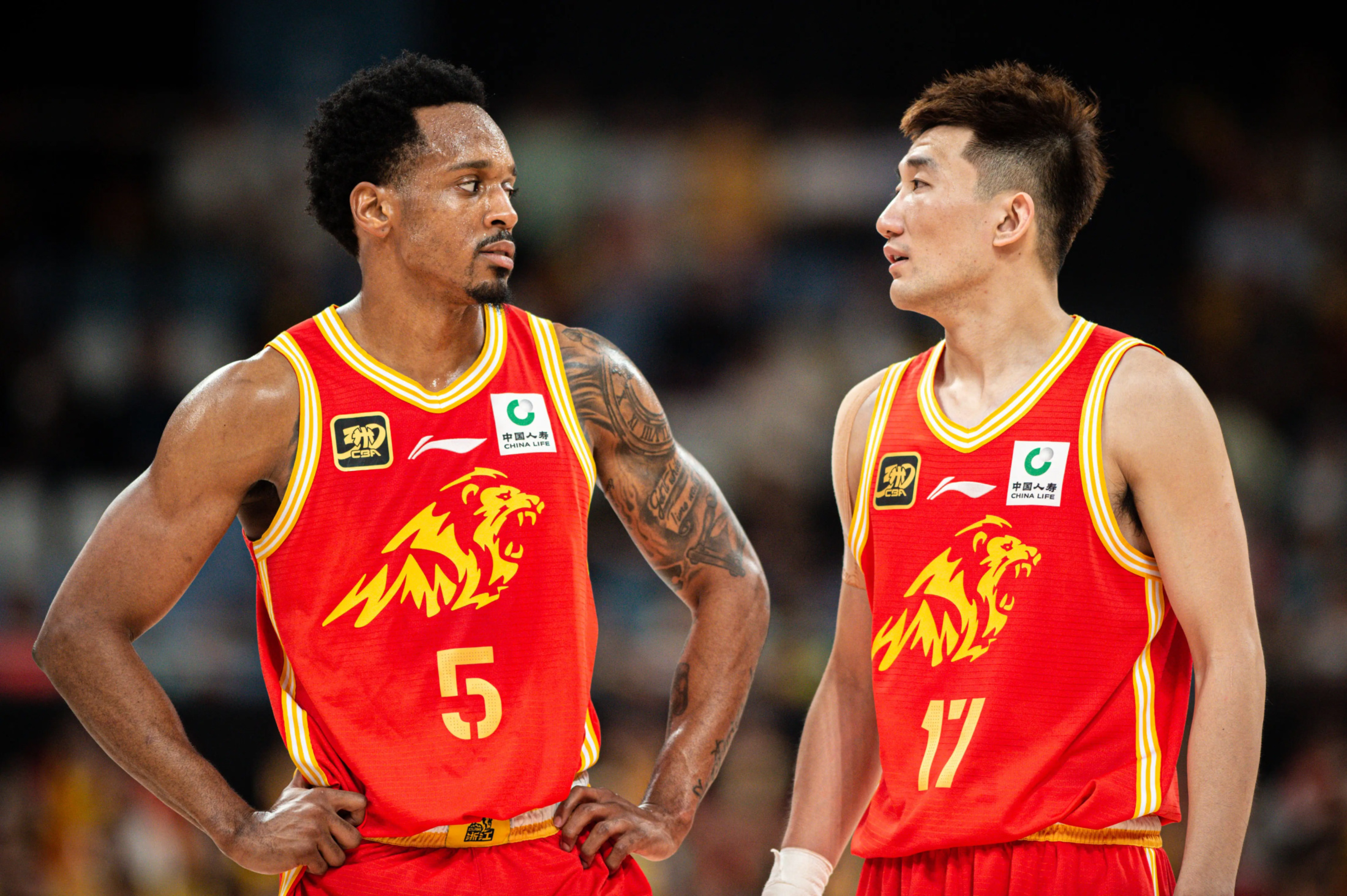 雷霆险胜猛龙,孙铭徽状态火热 雷霆险胜猛龙,孙铭徽状态火热