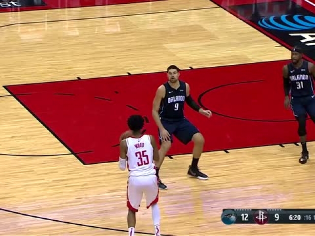 上海队碾压火箭，浓眉哥点燃赛场